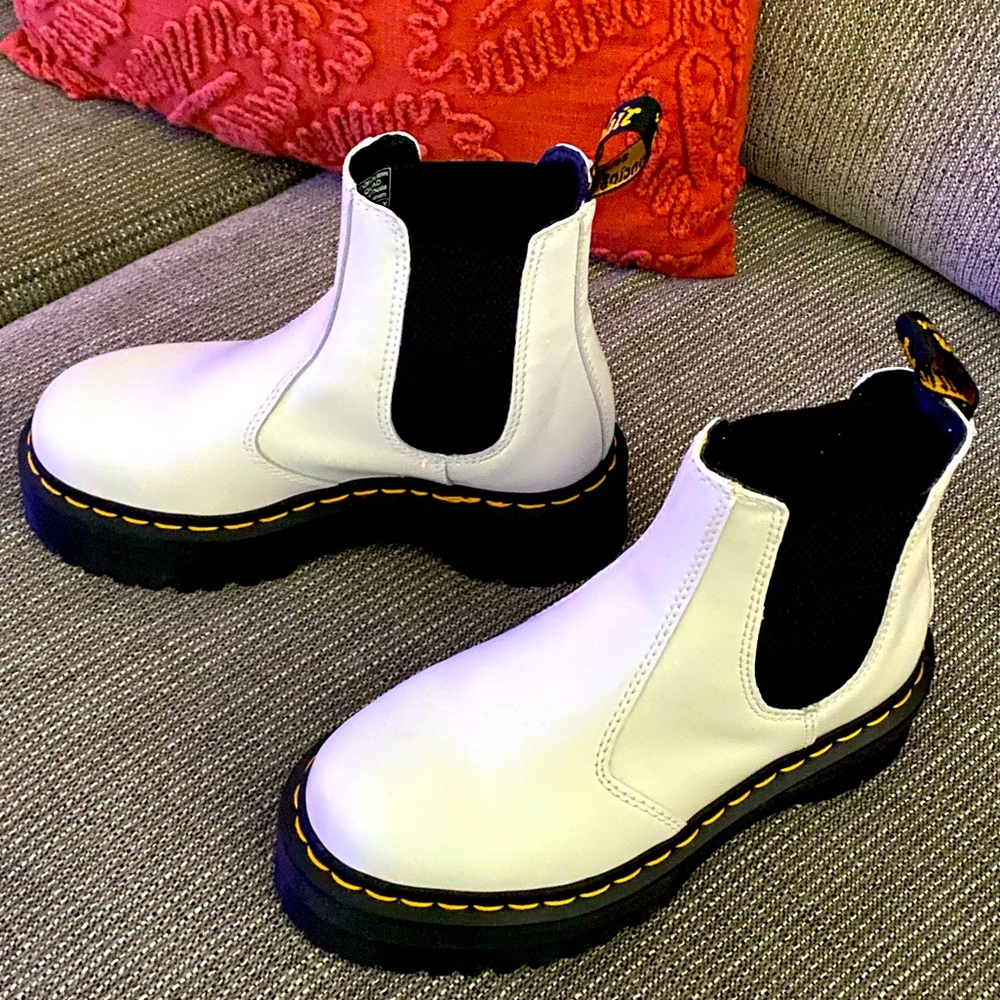 Doc Maarten White platform slip on boot. Like new.